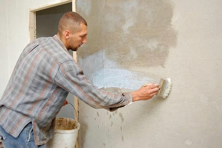 Hur man förbereder väggar i fuktiga områden